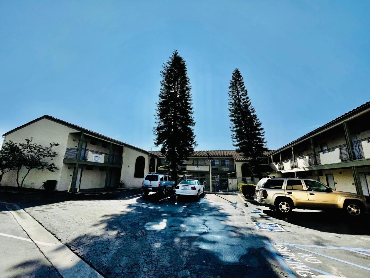 Rodeway Inn Santa Ana Luaran gambar