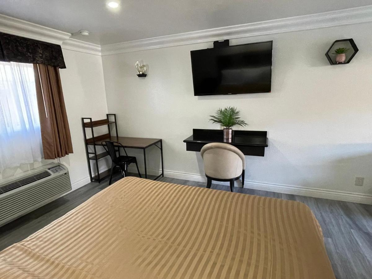 Rodeway Inn Santa Ana Luaran gambar
