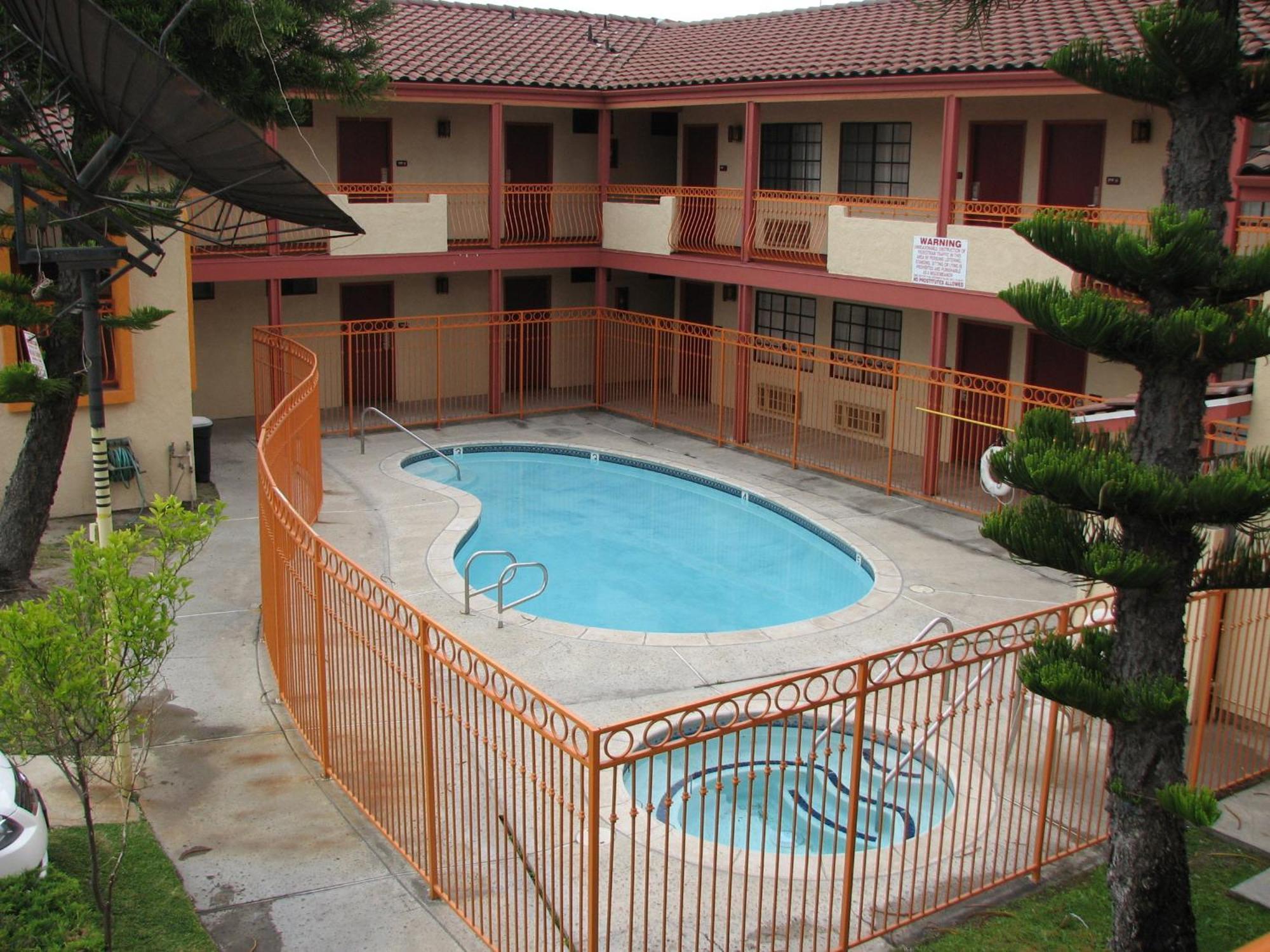 Rodeway Inn Santa Ana Luaran gambar