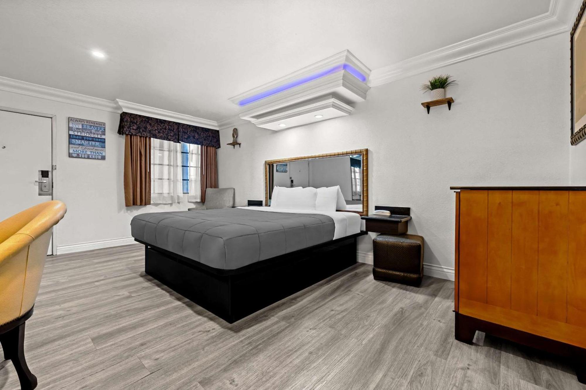 Rodeway Inn Santa Ana Luaran gambar