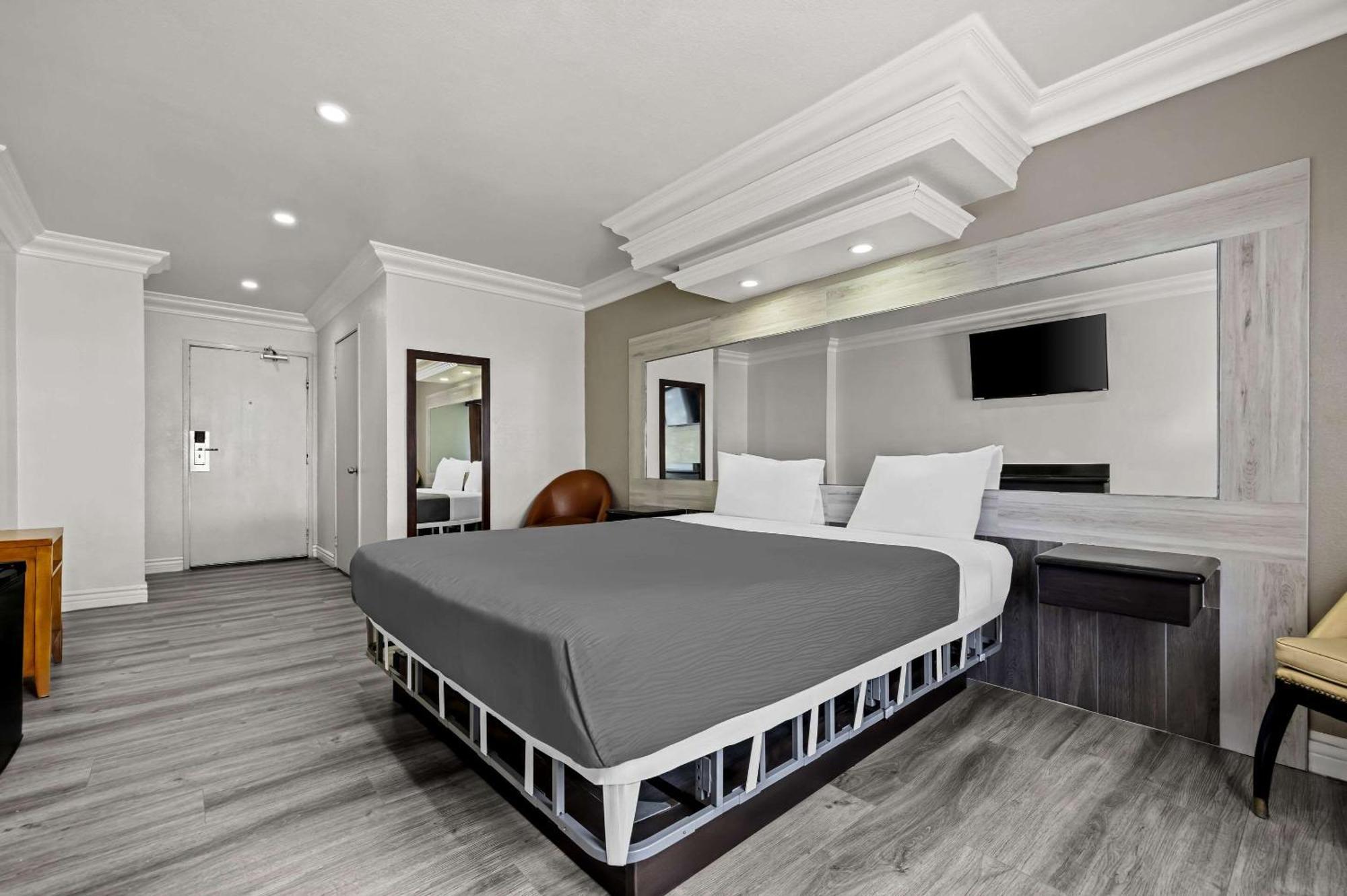 Rodeway Inn Santa Ana Luaran gambar