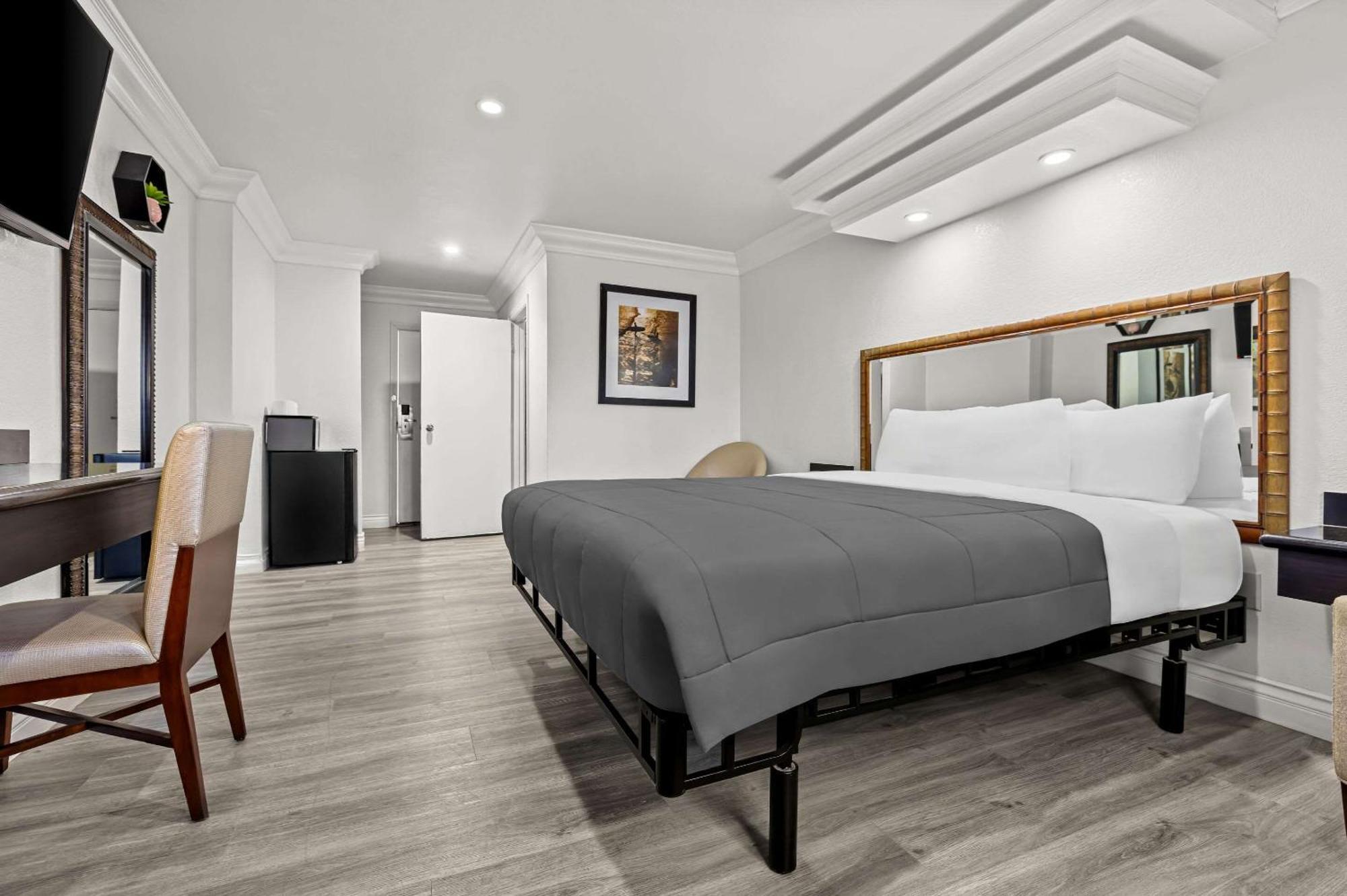 Rodeway Inn Santa Ana Luaran gambar