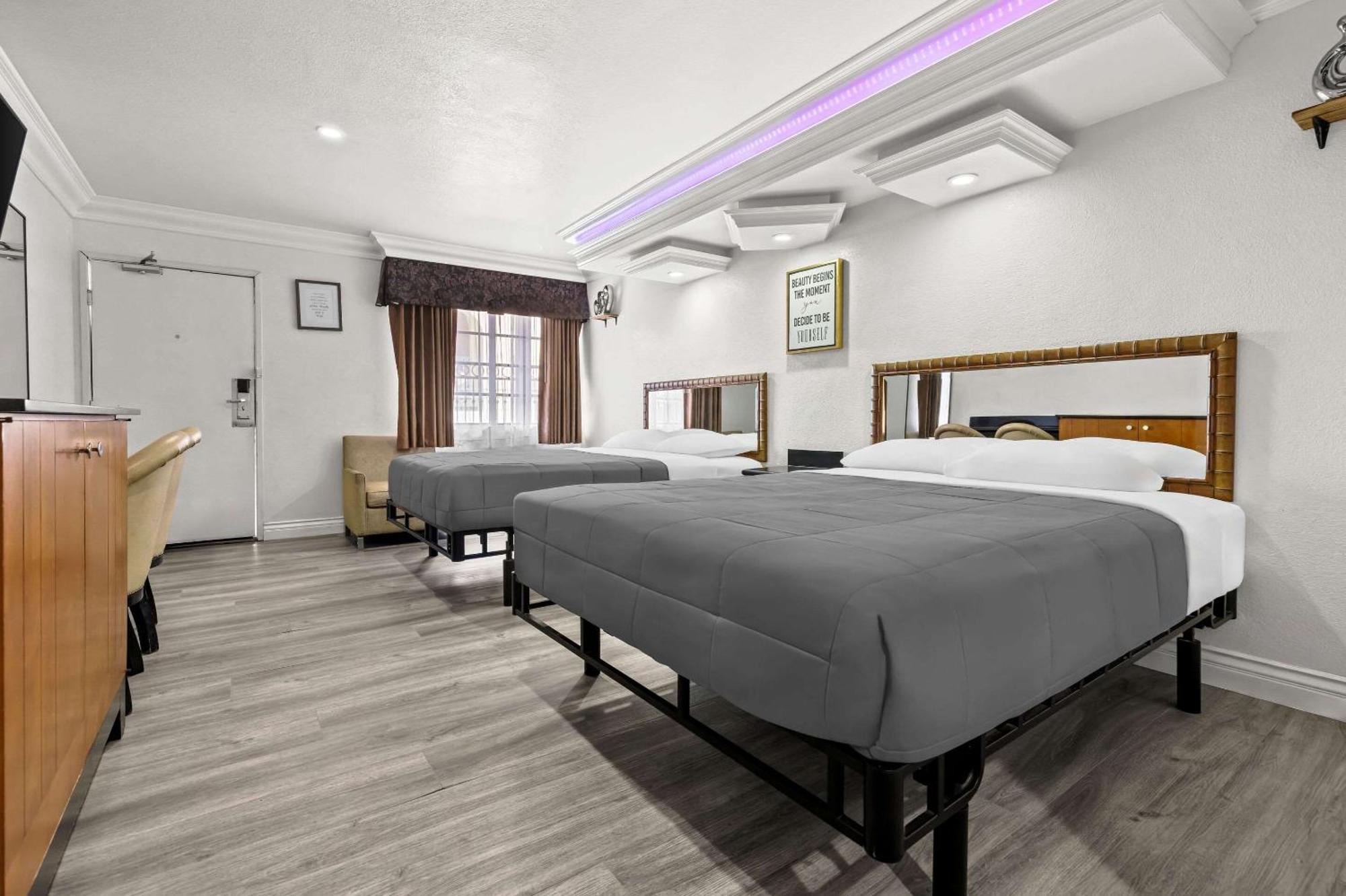 Rodeway Inn Santa Ana Luaran gambar