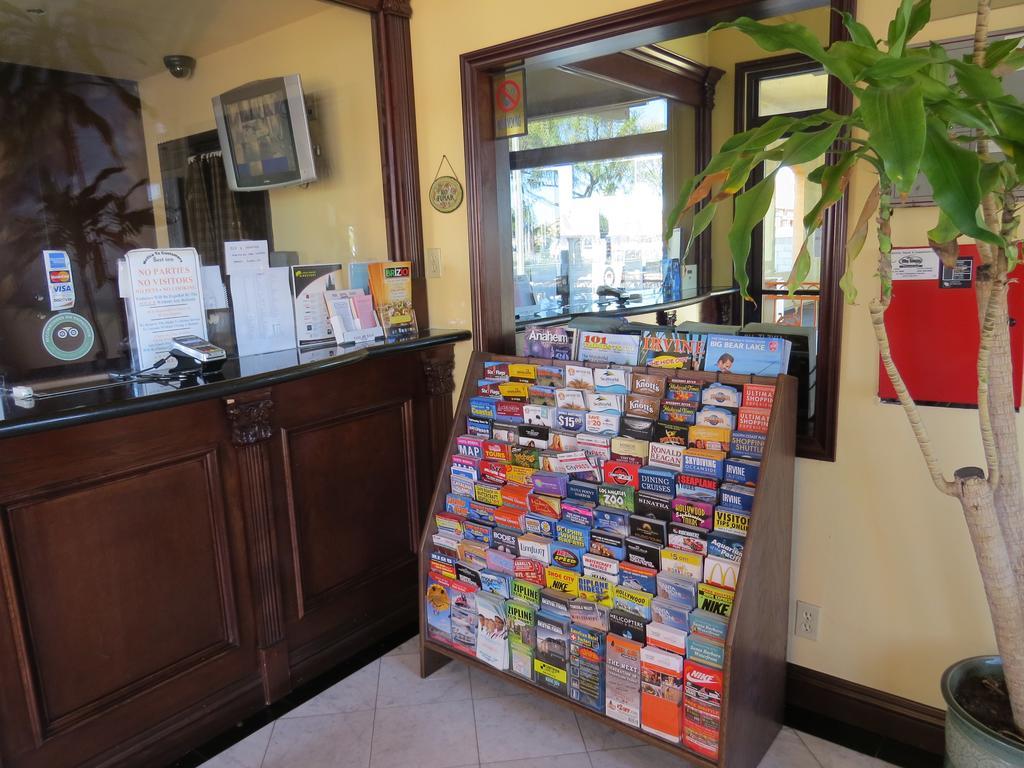 Rodeway Inn Santa Ana Luaran gambar